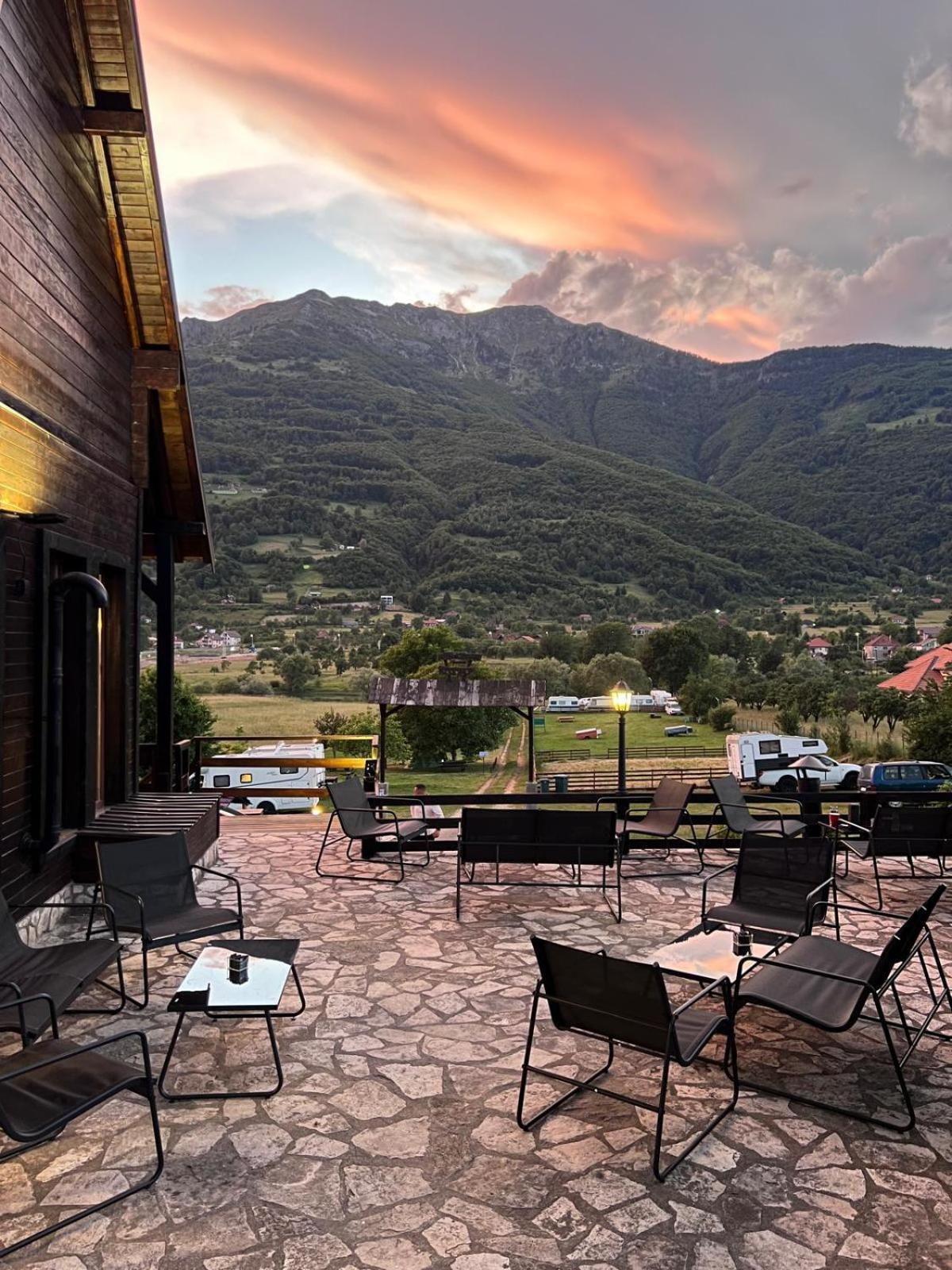 Camp Hotel Lake Views プラヴ エクステリア 写真