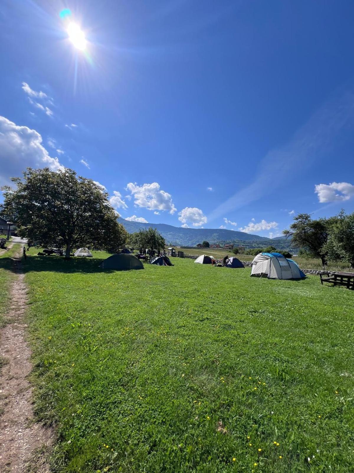 Camp Hotel Lake Views プラヴ エクステリア 写真