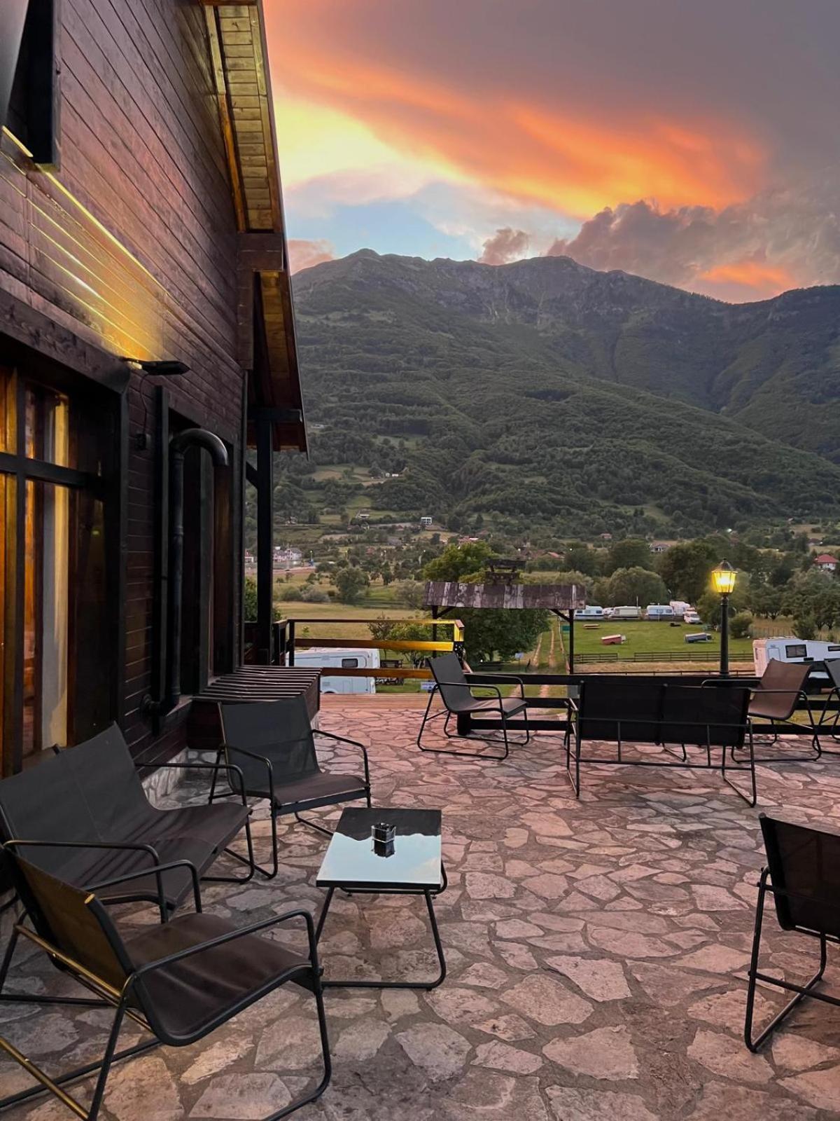 Camp Hotel Lake Views プラヴ エクステリア 写真